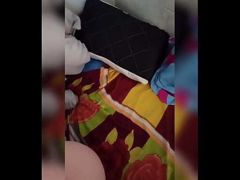 ❤️ Mwenzangu anakaa peke yake nyumbani kwa sababu mume wake anaenda likizo na mimi huchukua nafasi hiyo kumlamba na kumjaza maziwa. Ngono ❌